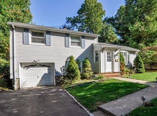 8 Countryside Dr, Livingston, NJ 07039