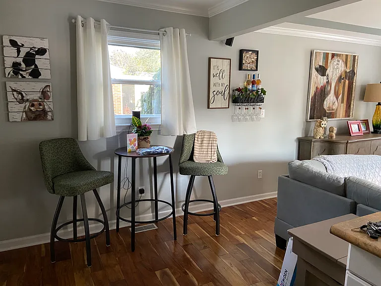 192 Wallace Dr — Photo 2