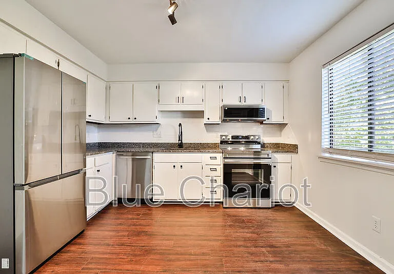 1000 Fargo St #E3 — Photo 7