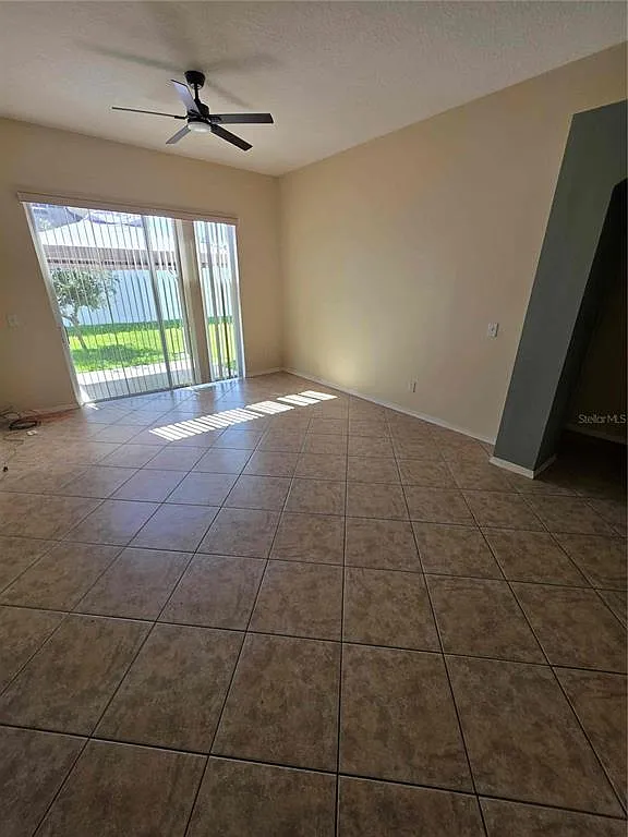 3 bed, 2.0 bath, 1795 sqft, $2,000 — Photo 3