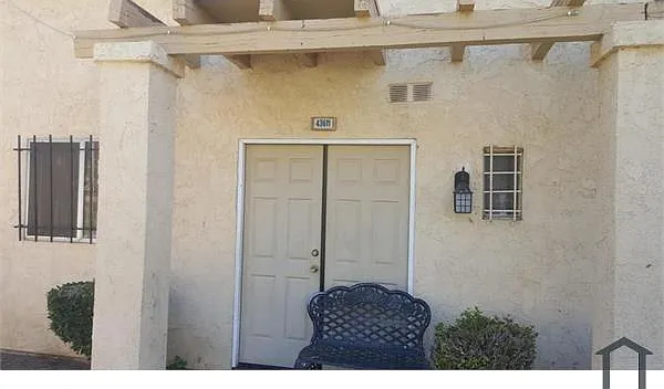 3 bed, 1200 sqft, $2,640 — Photo 3