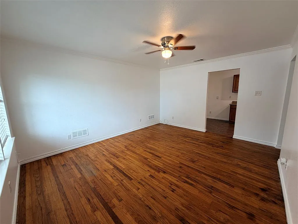 4 bed, 1.0 bath, 1178 sqft, $1,980 — Photo 2