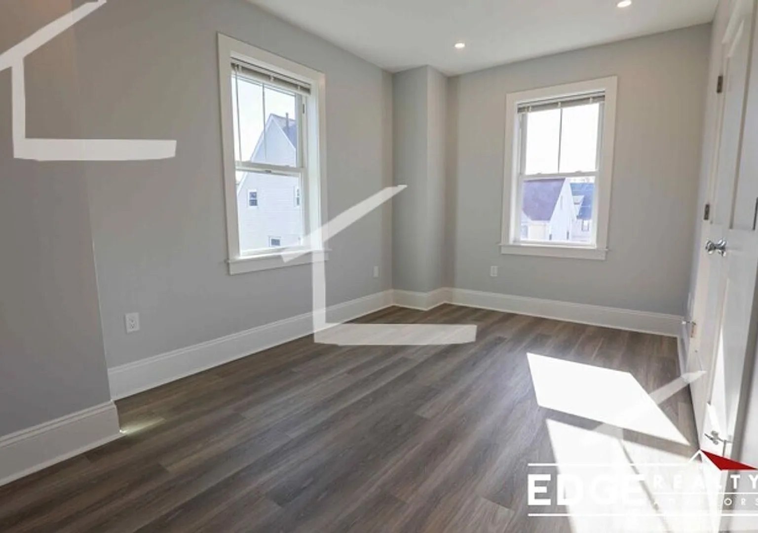 Modern 4-bed Brighton Townhouse — Photo 4