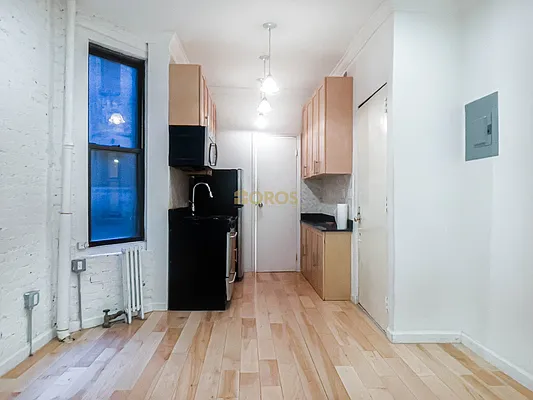 Rented by City Connections Realty | media 4