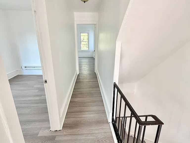 710 High St N — Photo 8