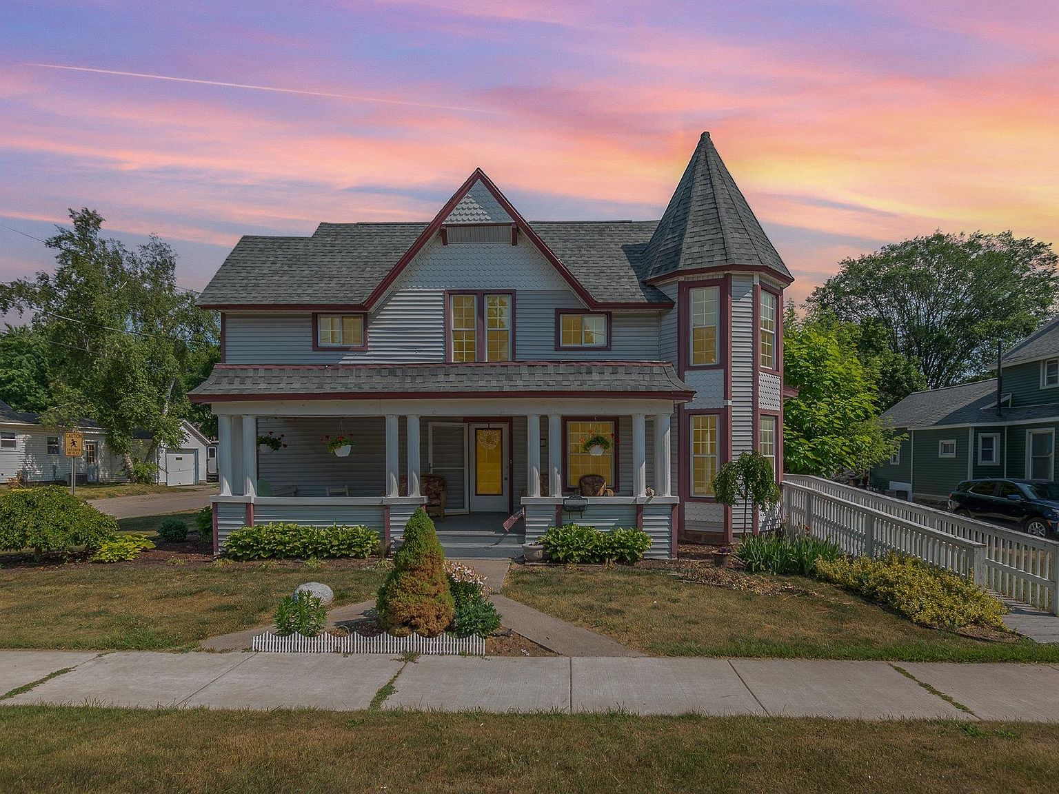 221 E Emerson St, Ithaca, MI 48847 Zillow