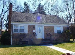64 Seaman Rd, Glen Cove, NY 11542