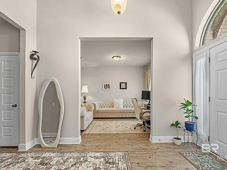 335 Thornhill Cir — Photo 11
