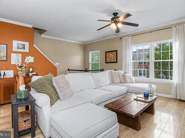 510 Lilac Ter NE — Photo 4