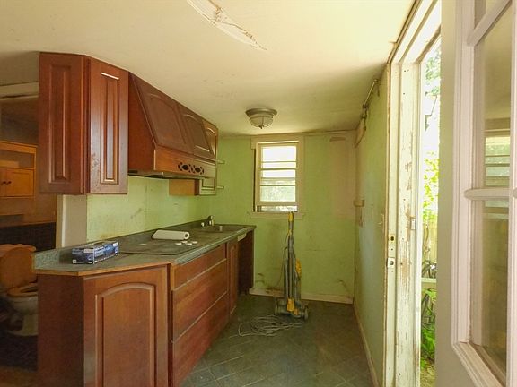 5th image of 62 Crystal Lake Dr