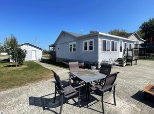 1922 S Riverside Dr, Au Gres, MI 48703