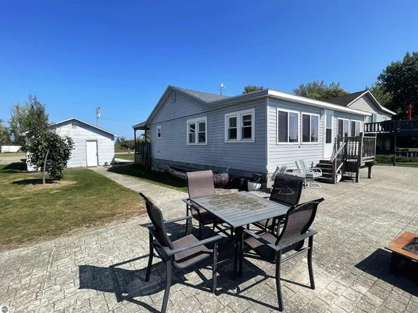 1922 S Riverside Dr, Au Gres, MI 48703