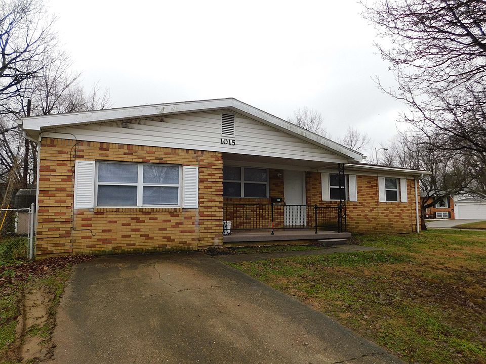 1st image of 1015 N Fairlawn Cir W