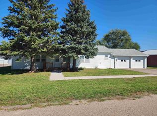109 W 3rd St, Maxwell, NE 69151