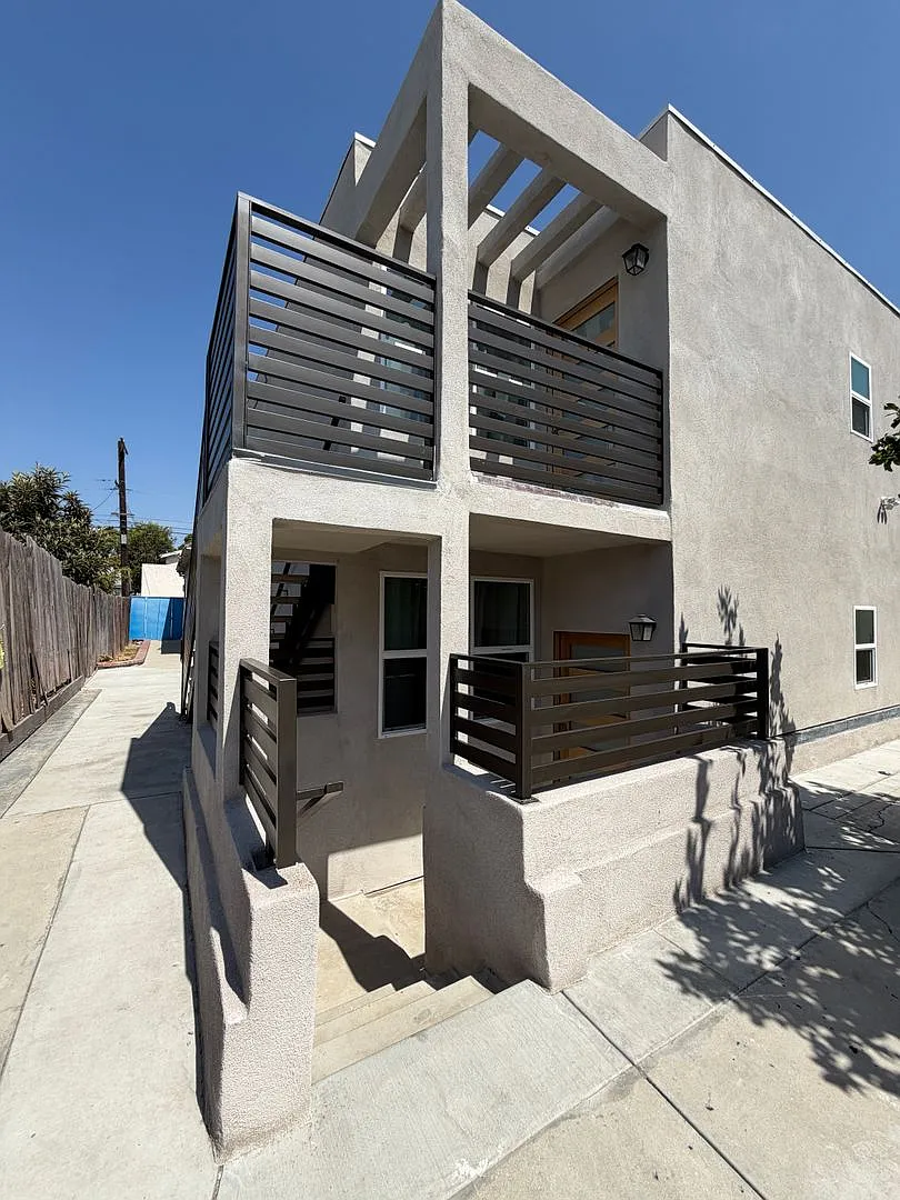 1045 Sonora Ave — Photo 2