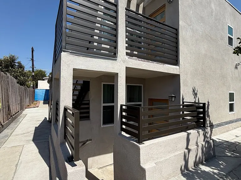 1045 Sonora Ave — Photo 2