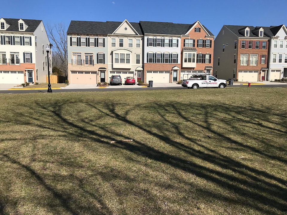 Lots of space infront and back of the house