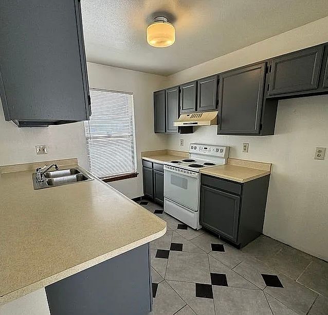 1st image of 471 Bradshaw Ln #10