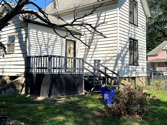 5th image of 214 Forest Ave