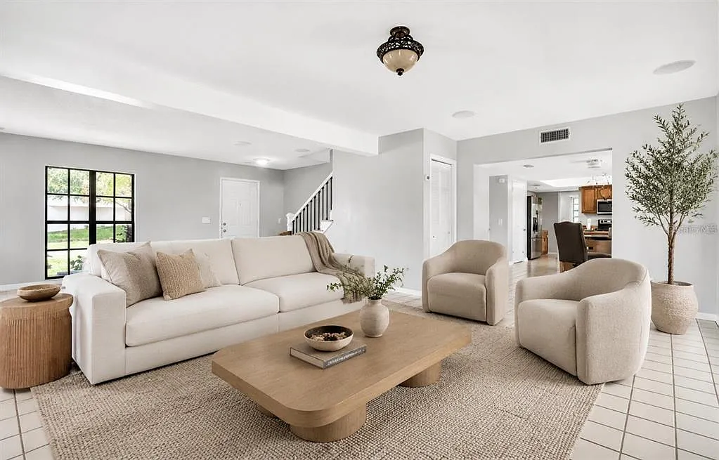 4 bed, 2.5 bath, 1950 sqft, $3,190 — Photo 3
