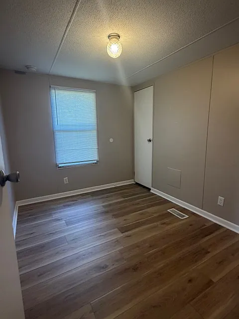 3 bed, $1,200 — Photo 1