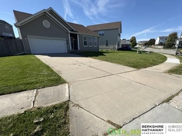 7766 N 106th St, Omaha, NE 68122