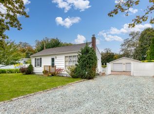 18 Hallock Rd, East Quogue, NY 11942