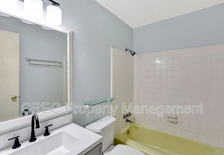 321 Shaftesbury Ln — Photo 24