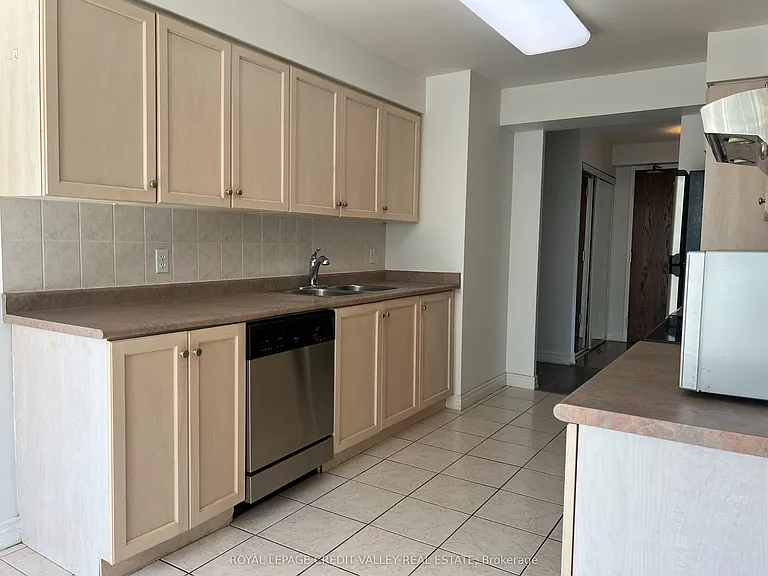 156 Enfield Pl #2205 — Photo 11
