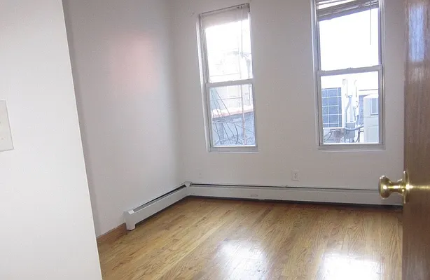 Rented by Realty 2000 Corp | media 5