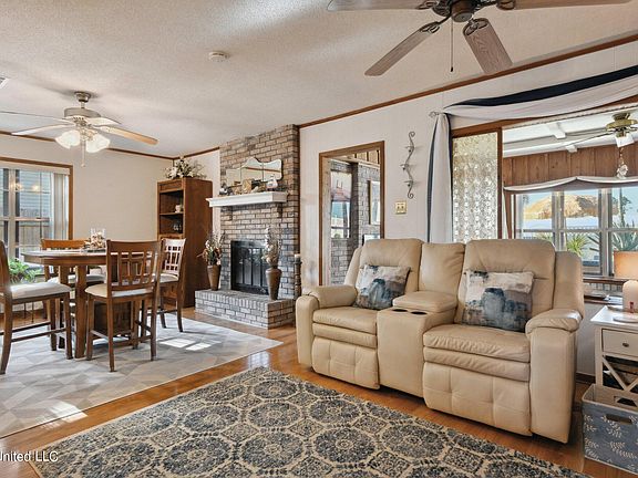 4th image of 2321 Demaret Dr