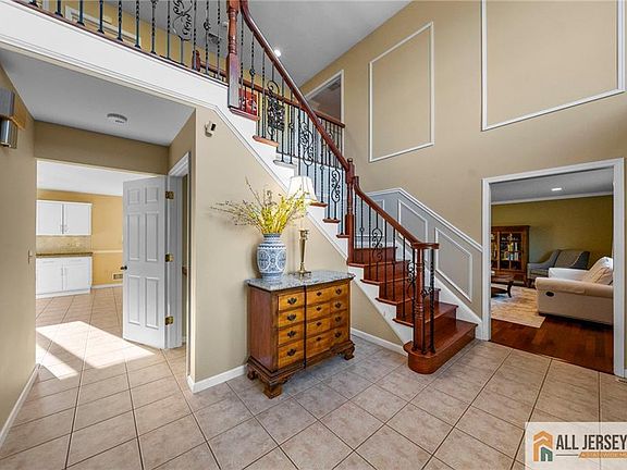 3rd image of 21 Drinking Brook Rd