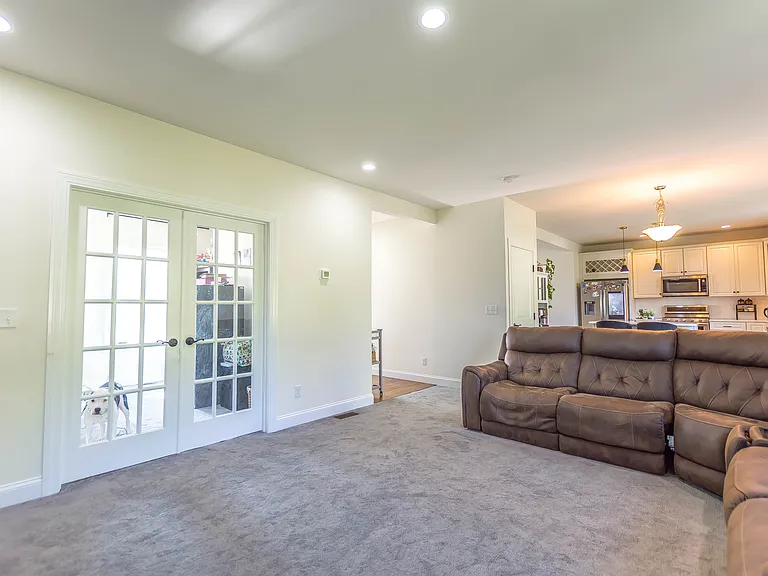 8 Colleen Cir — Photo 13