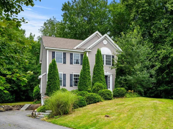 8 Boulder Court, Raymond, NH 03077