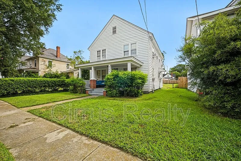 2 bed, 1.0 bath, 800 sqft, $1,295 — Photo 2