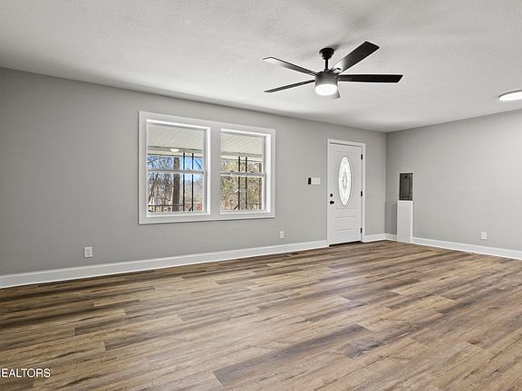 4th image of 2102 Montvale Rd