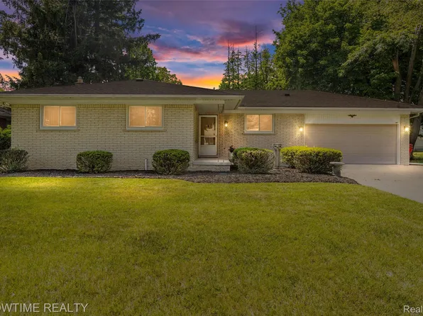 24635 River Heights St, Southfield, MI 48033