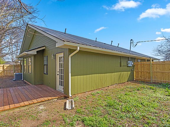 3rd image of 104 Pine St