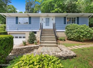 13 1/2 Hickory Dr, Greenwich, CT 06831