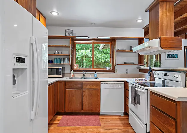 3 bed, 2260 sqft, $3,500 — Photo 3