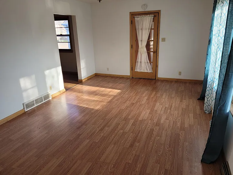 2628 Iowa St — Photo 4