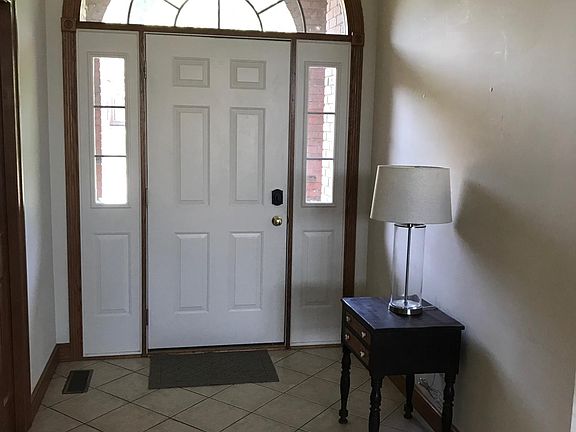 3rd image of 44 Woodlake Trl