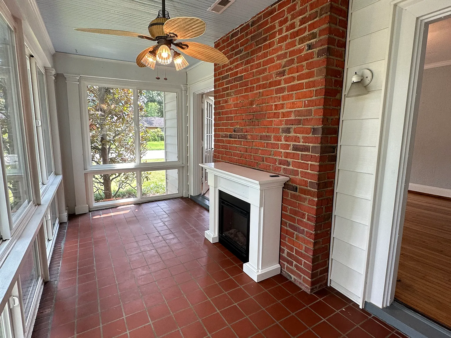 4 bed, 2840 sqft, $3,200 — Photo 2