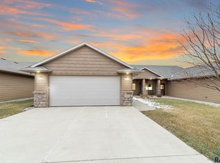 5200 S Woodsedge Trl, Sioux Falls, SD 57108