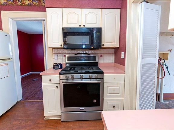 2nd image of 2427 Excello Dr