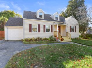 124 Pilgrim Rd, Bridgeport, CT 06610