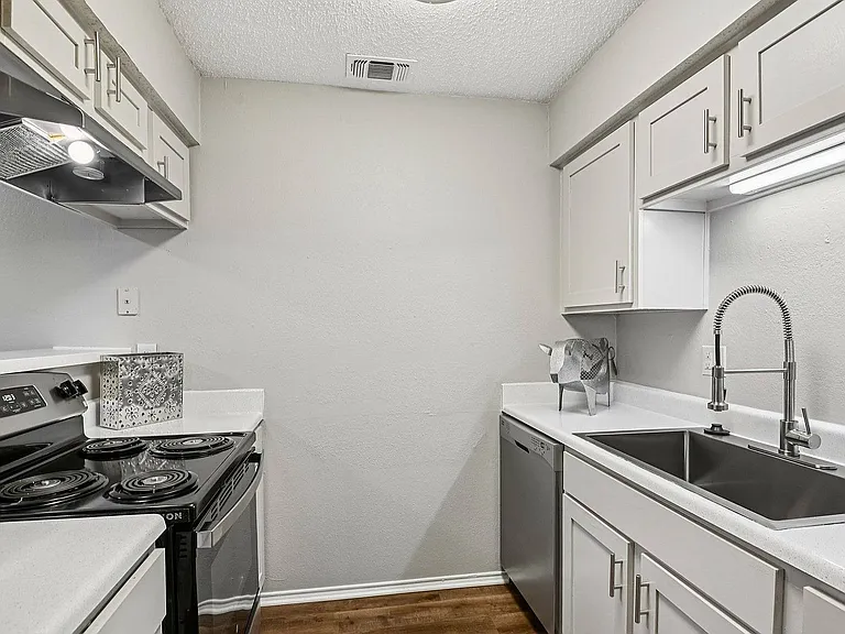 11-web-or-mls-2200 Brown St Unit 806-S0310-011