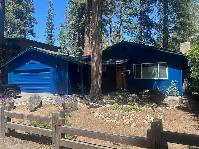 3 bed, 1196 sqft, $3,900 — Photo 1