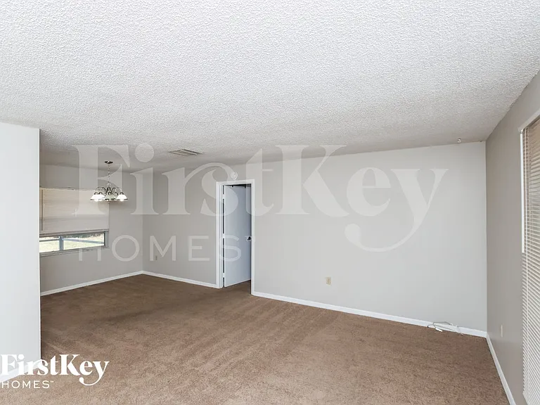 2250 Fallon Blvd NE — Photo 3
