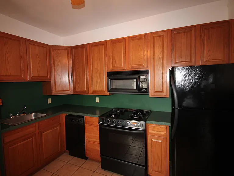 11 Fontainebleau Dr #D — Photo 20